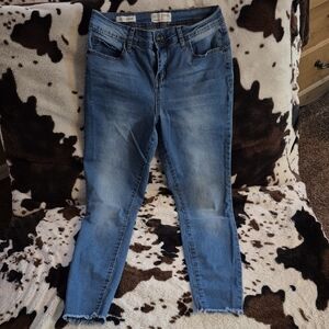 ELite JEANS, Blue Ankle Cropped Jeans with Slim Fit, Push Up, Suoer Soft.